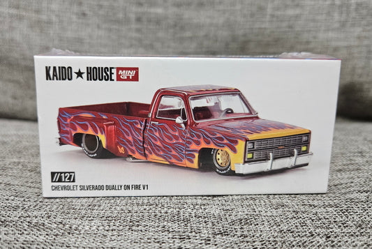 Mini GT x Kaido House 1:64 Chevrolet Silverado Dually on Fire V1 KHMG127