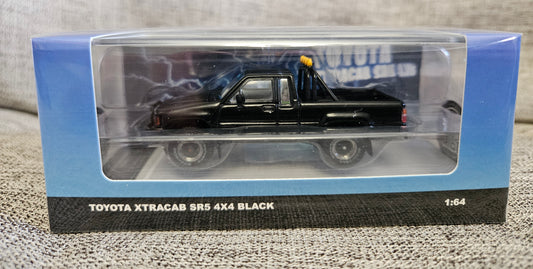 GCD DiecastTalk Exclusive 1:64 Toyota 1985 Hilux SR5 Xtracab Black